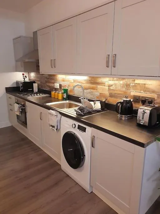 Modern Flat Near City Centre. Edinburgh